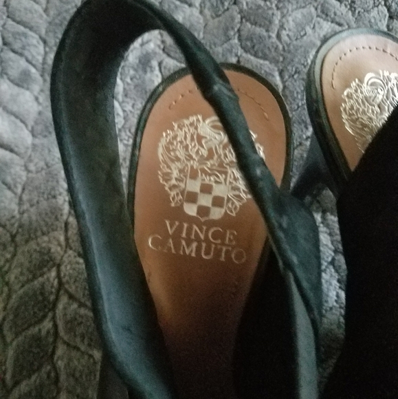 Beautiful Vince Camuto Suede & Leather Heels! - Picture 7 of 11